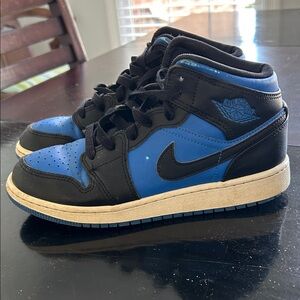 Nike Air Jordan 1 Mid “University” Kids Black and Blue Sneakers